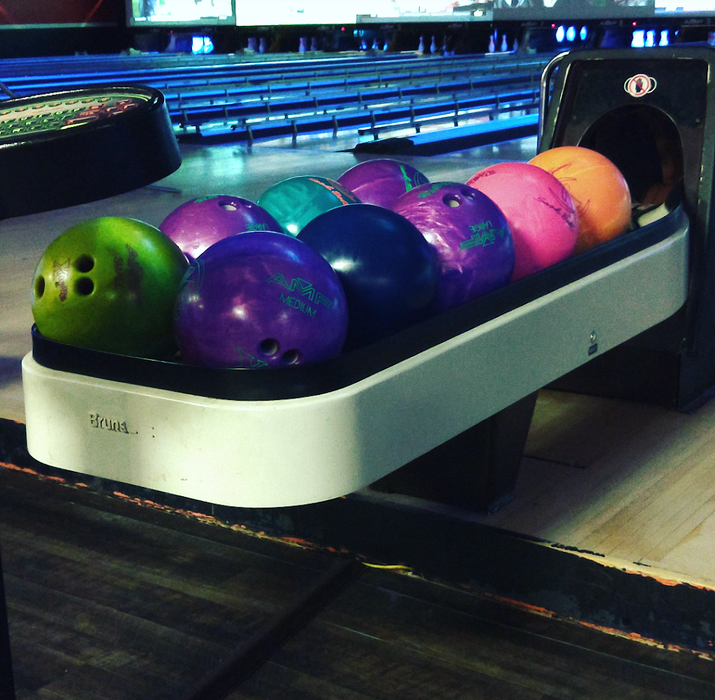 AMF Chicopee Lanes | restaurant | 291 Burnett Rd, Chicopee, MA 01020, USA | 4135929161 OR +1 413-592-9161