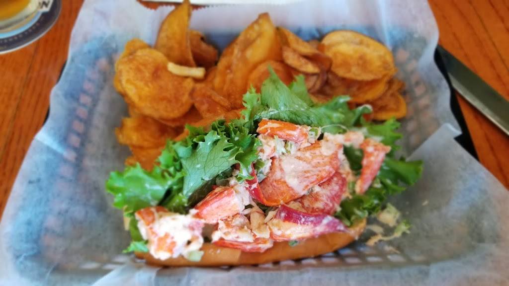 Rudders Public House | restaurant | 70 Wallingford Square, Kittery, ME 03904, USA | 2077032324 OR +1 207-703-2324
