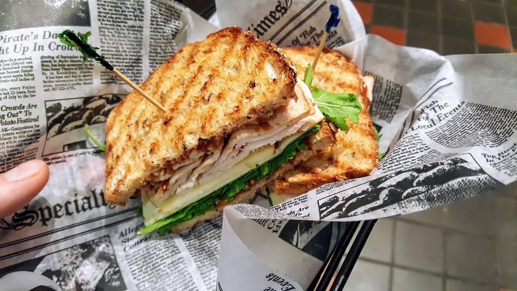 Bobarinos | night club | 20 Monroe Ave NW, Grand Rapids, MI 49503, USA | 6163562000 OR +1 616-356-2000