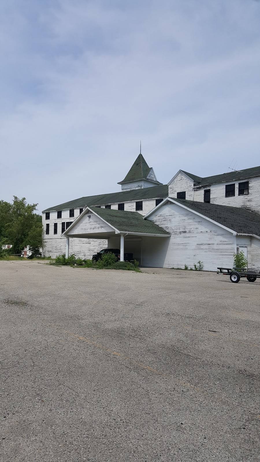 Mineola Hotel & Restaurant Incorporated | restaurant | 91 Cora Ave, Fox Lake, IL 60020, USA | 8475870771 OR +1 847-587-0771