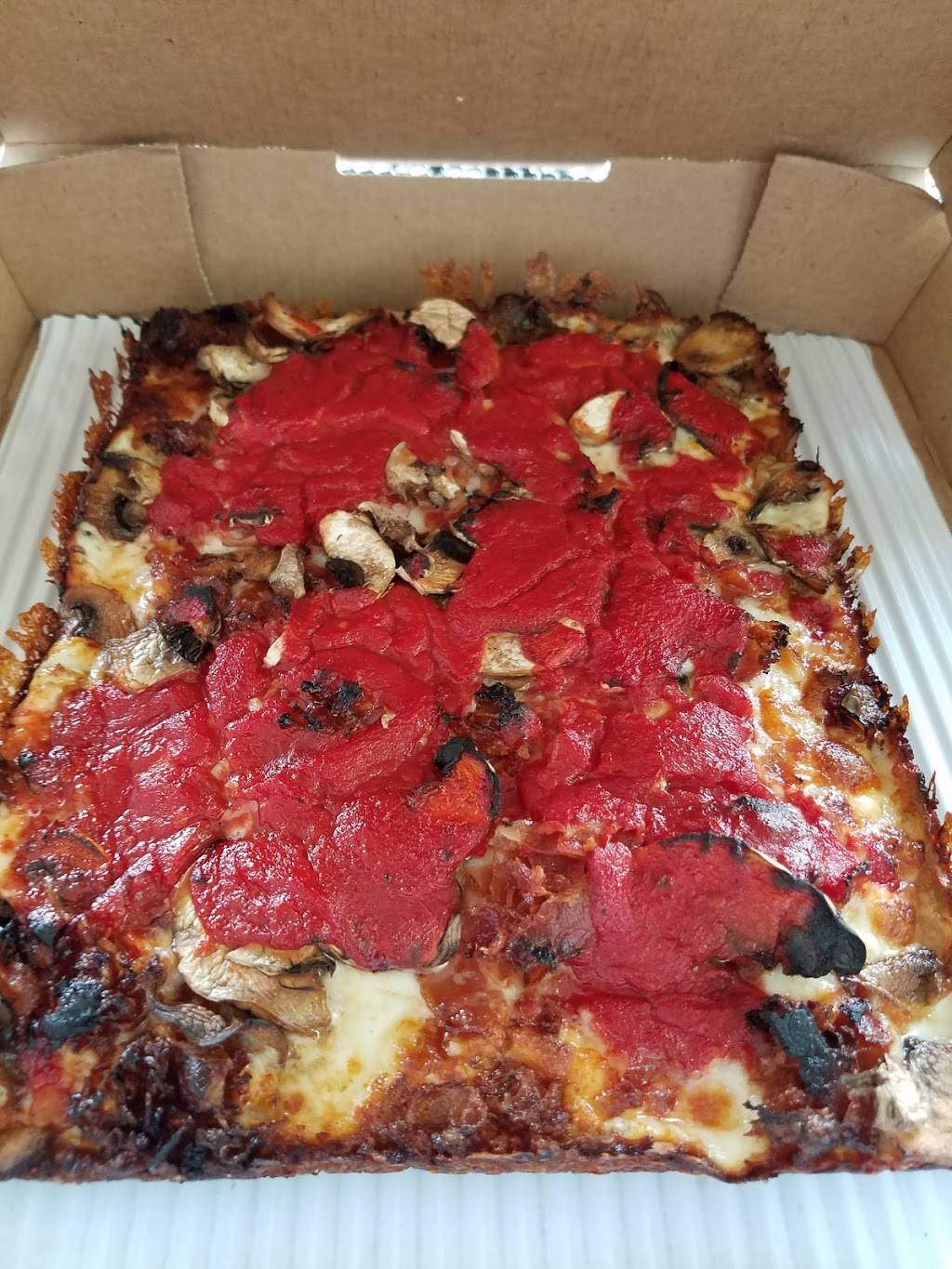 Cloverleaf Pizza | restaurant | 48932 Hayes Rd, Macomb, MI 48044, USA | 5865668220 OR +1 586-566-8220