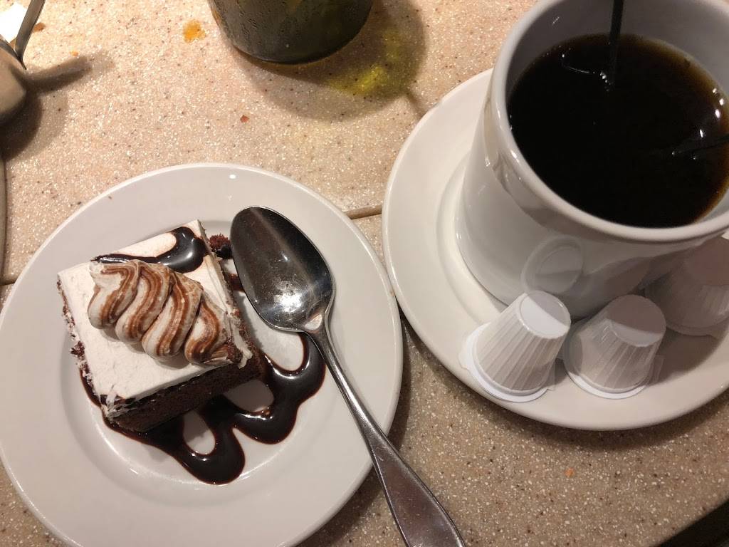 Red Rock Buffet | restaurant | 10424 N Fort McDowell Rd, Fort McDowell, AZ 85264, USA | 8008433678 OR +1 800-843-3678