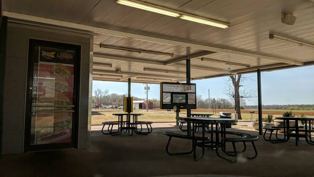 Sonic Drive-In | restaurant | 400 N Ash St, Luther, OK 73054, USA | 4052773957 OR +1 405-277-3957