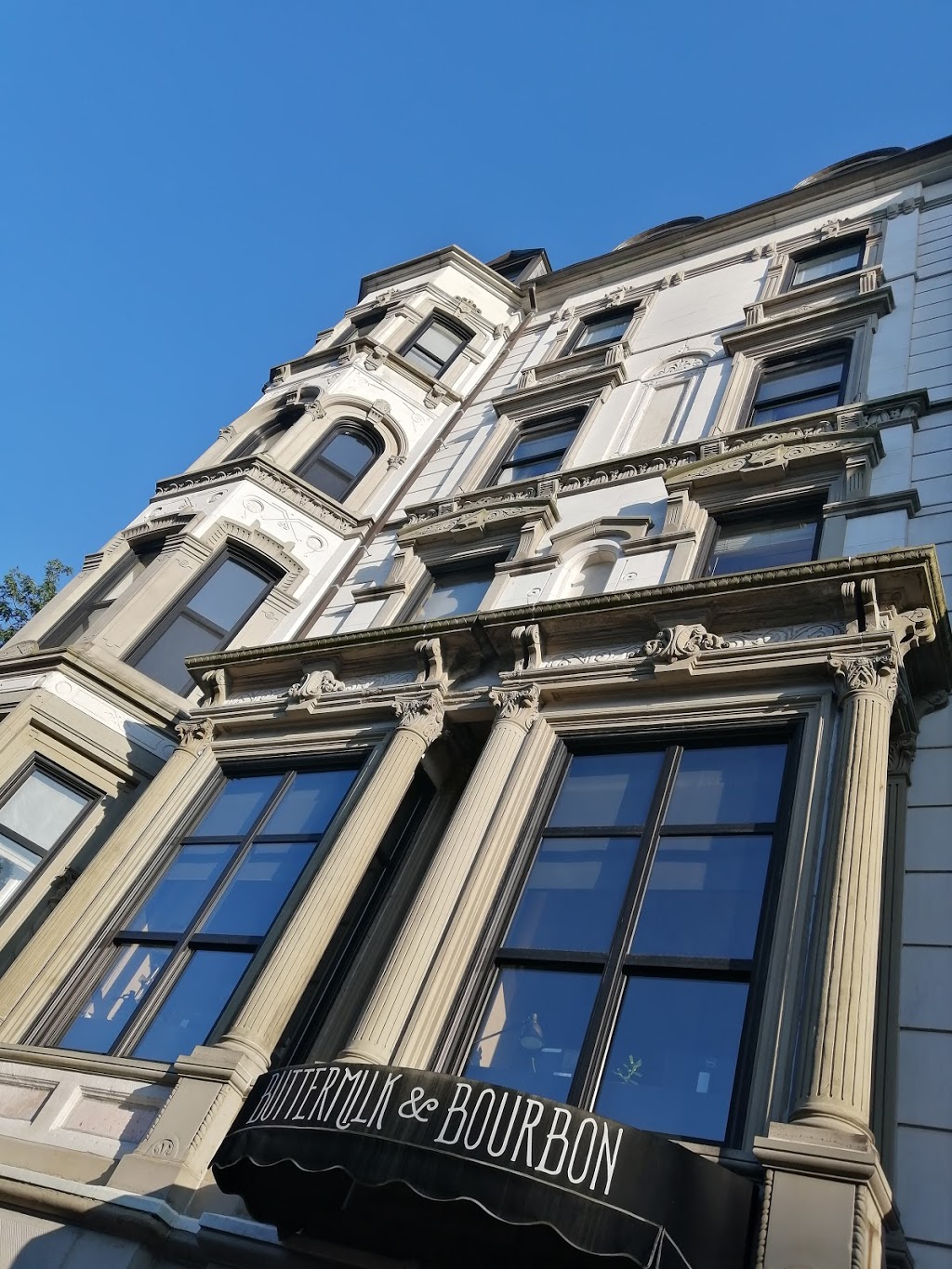 Buttermilk & Bourbon | restaurant | 160 Commonwealth Avenue, Boston, MA 02116, USA | 6172661122 OR +1 617-266-1122