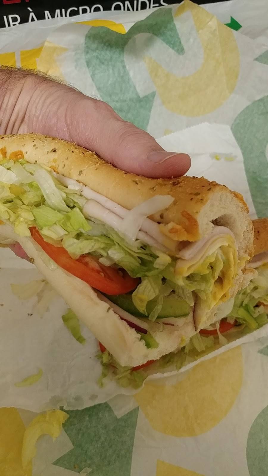 Subway | restaurant | 697 Queenston Rd, Hamilton, ON L8G 1A1, Canada | 9055603300 OR +1 905-560-3300