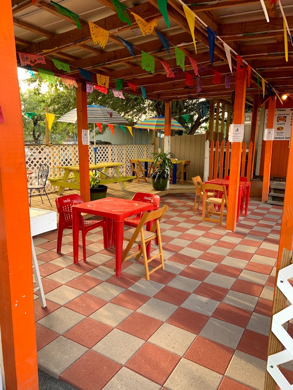 Tacos El Patio | restaurant | 222 East, US-90, Knippa, TX 78870, USA | 8309342468 OR +1 830-934-2468