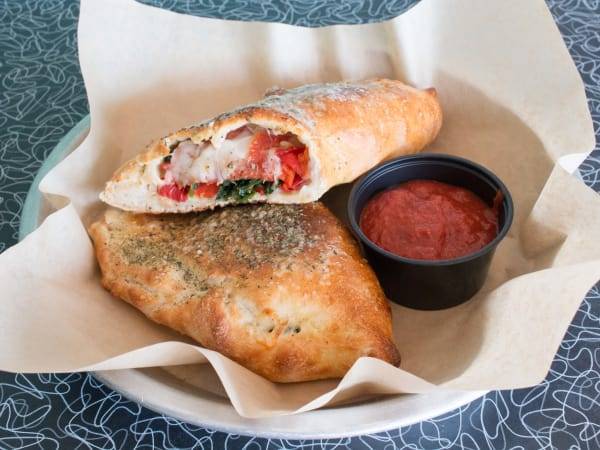 Sgt. Pepperonis Pizzeria & Deli | restaurant | 4120 Woodward Ave, Detroit, MI 48201, USA | 3138337272 OR +1 313-833-7272