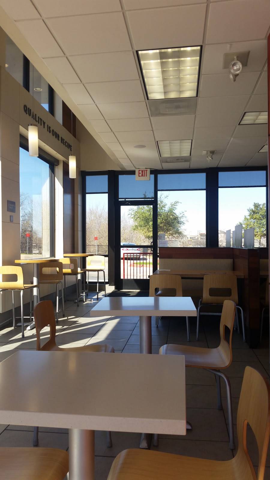 Wendys | restaurant | 2224 E Riverside Dr, Austin, TX 78741, USA | 5125963192 OR +1 512-596-3192