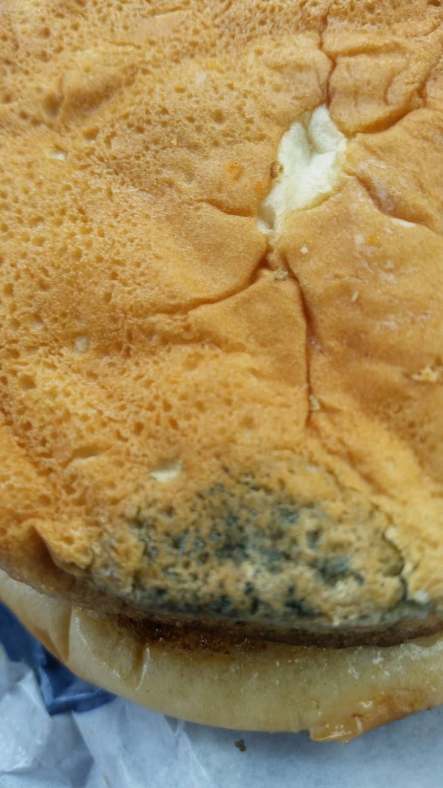 Jack in the Box | restaurant | 11615 N, I-35, San Antonio, TX 78233, USA | 2109679255 OR +1 210-967-9255