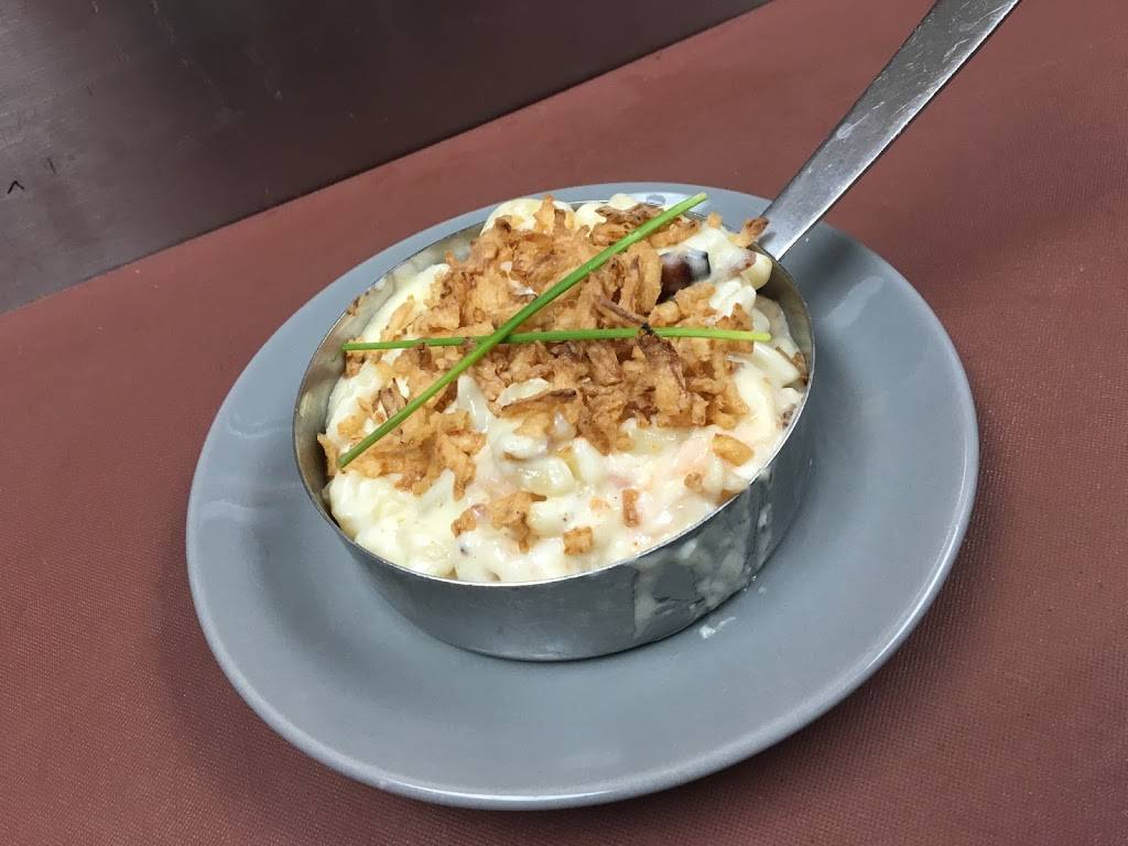 Riviera Bar and Grille | restaurant | 2150 Riverside Dr, Green Bay, WI 54301, USA | 9202462827 OR +1 920-246-2827