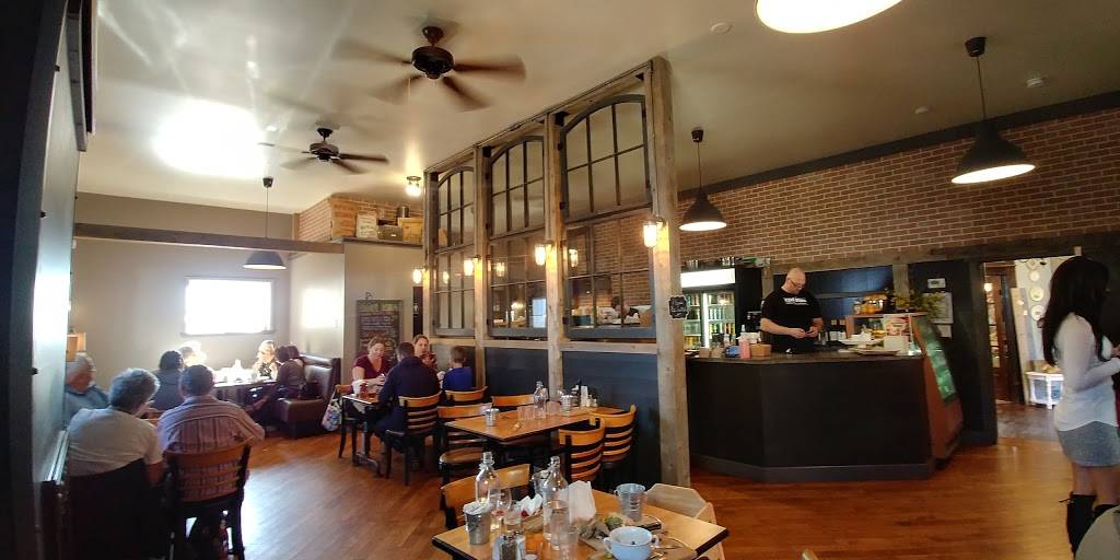 Café Whim | restaurant | 7 Russell St W, Smiths Falls, ON K7A 1N8, Canada | 6132833008 OR +1 613-283-3008