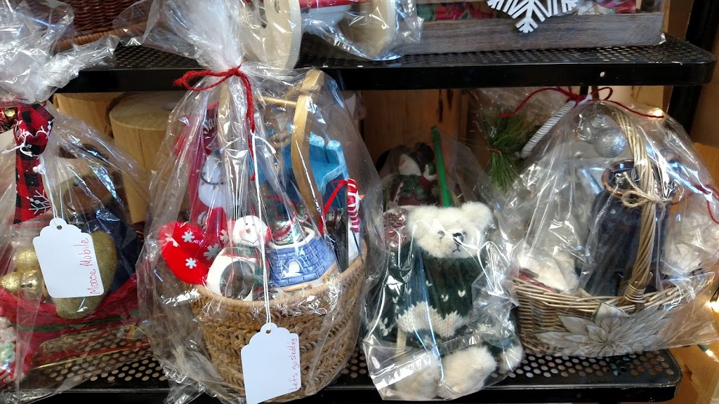 The Cannoli Stop @ The Candy Shop Cafe | restaurant | 7 Leavitt Rd, Pittsfield, NH 03263, USA | 6035133389 OR +1 603-513-3389