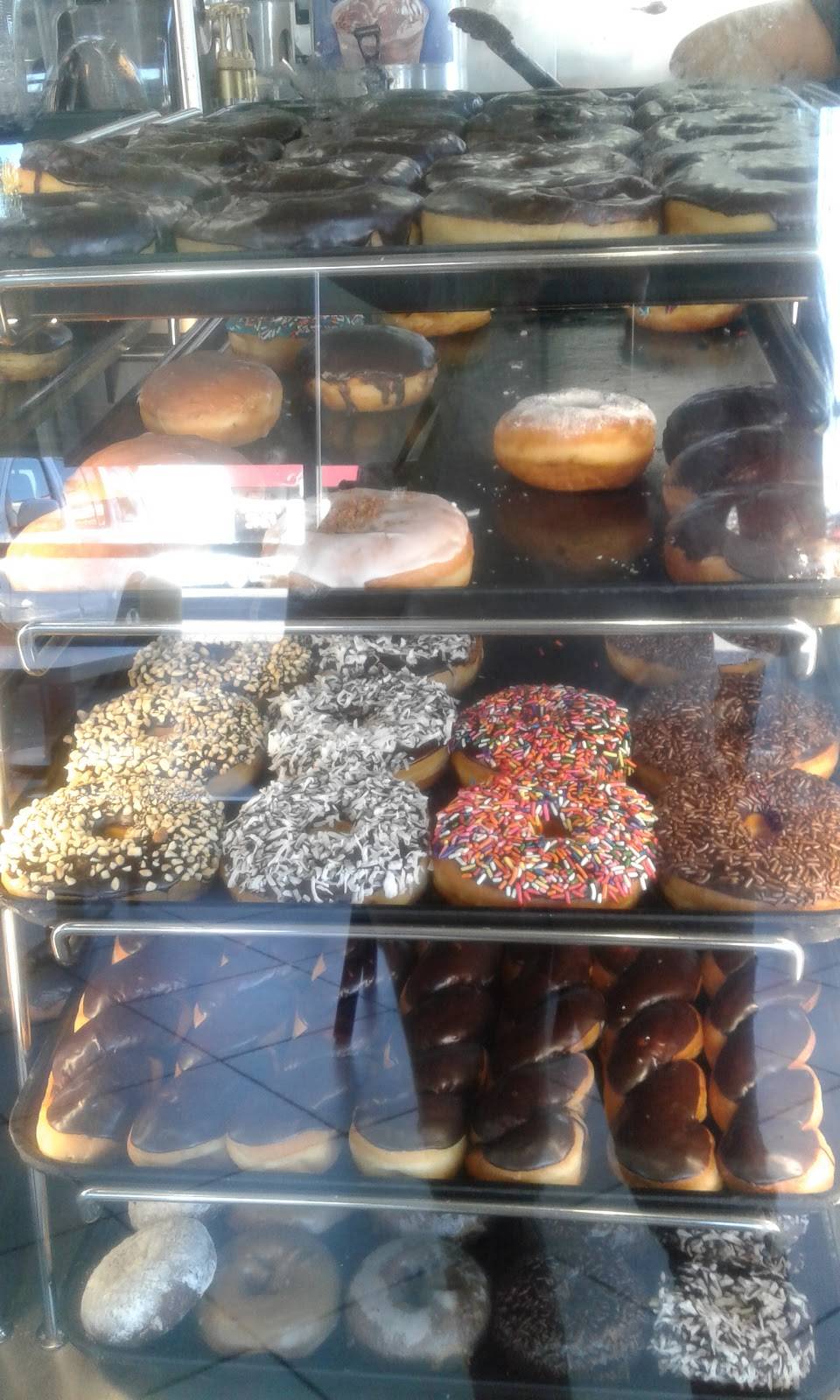 Winchells Donut House | cafe | 7158 Melrose Ave, Los Angeles, CA 90046, USA | 3239388578 OR +1 323-938-8578