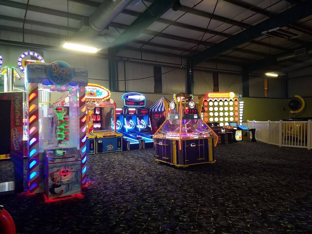 Space Entertainment Center | restaurant | 51 Zapora Dr, Hooksett, NH 03106, USA | 6036215150 OR +1 603-621-5150