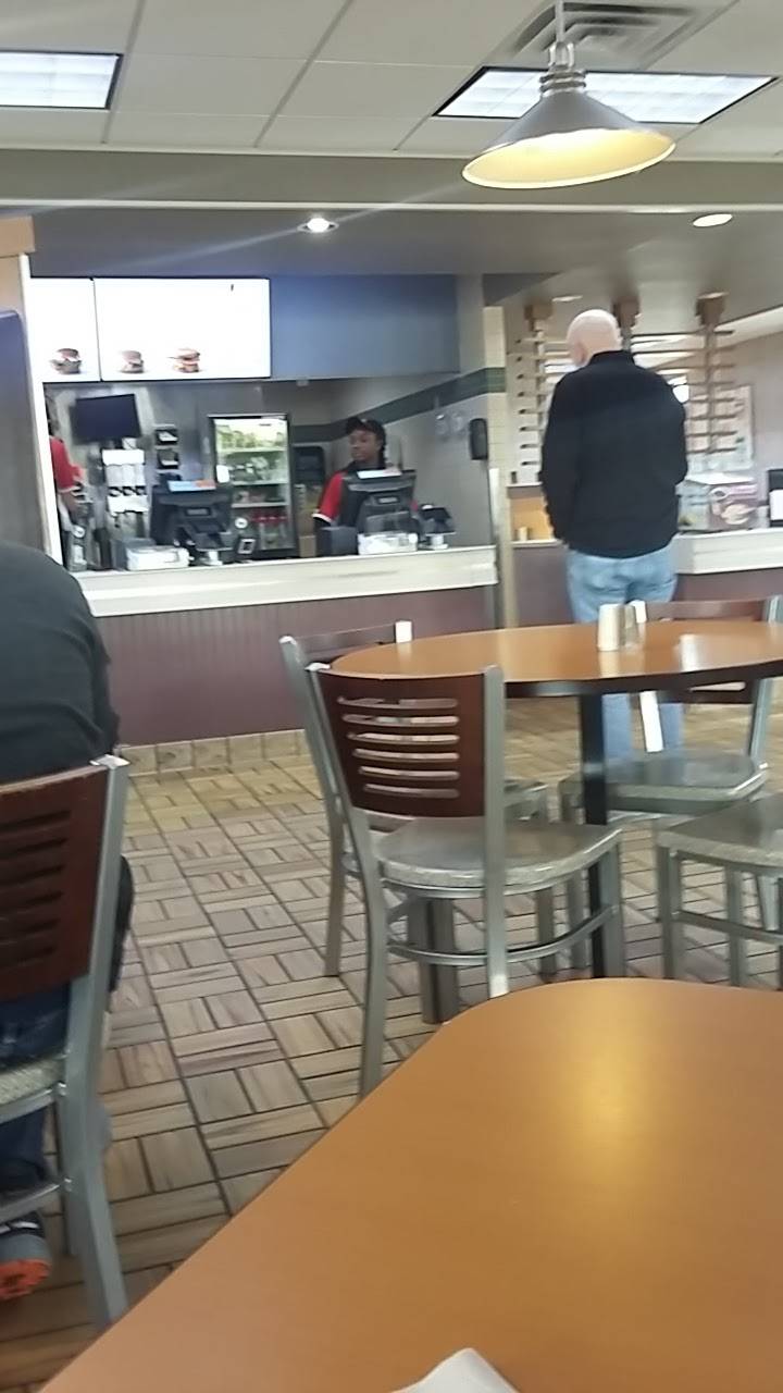 McDonalds | cafe | 727 Avenue of the Cities, East Moline, IL 61244, USA | 3097558820 OR +1 309-755-8820