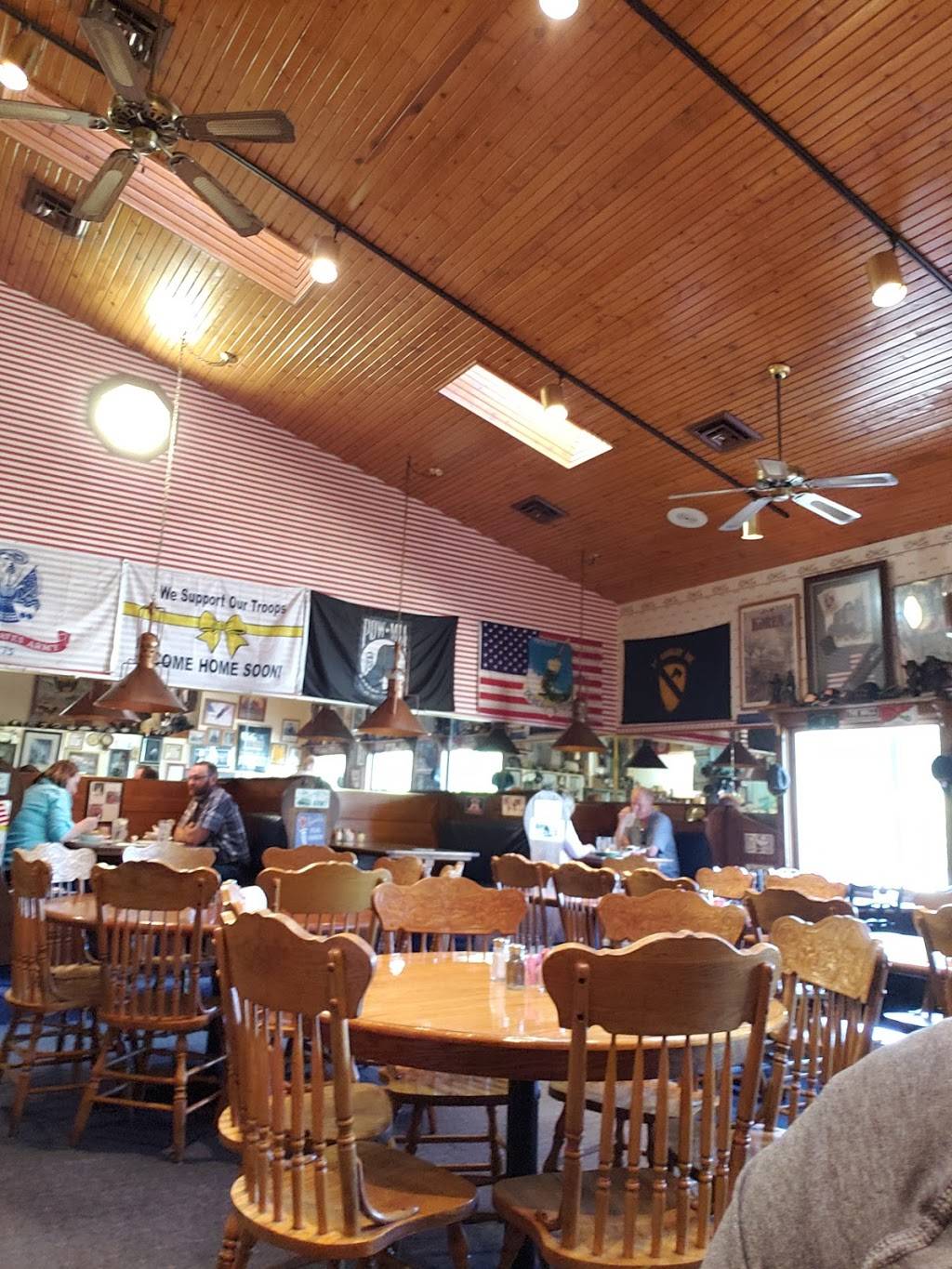 Daves All American Pizza and Eatery | restaurant | 1247 W Main St, Danville, IN 46122, USA | 3177456942 OR +1 317-745-6942