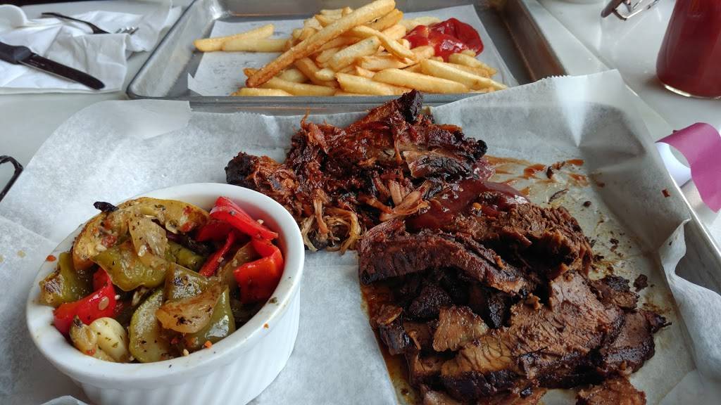 Windy City Bar | restaurant | 67 E Cermak Rd, Chicago, IL 60616, USA | 3127945901 OR +1 312-794-5901