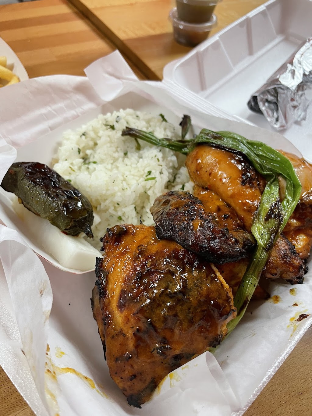 El Mano Pollo | restaurant | 7245 N Pecos St, Denver, CO 80221, USA | 3034272777 OR +1 303-427-2777