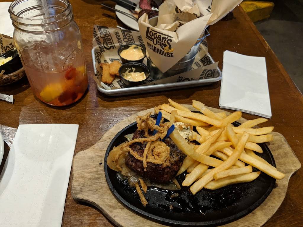Logans Roadhouse | restaurant | 230 Cabela Dr, Triadelphia, WV 26059, USA | 3045471300 OR +1 304-547-1300