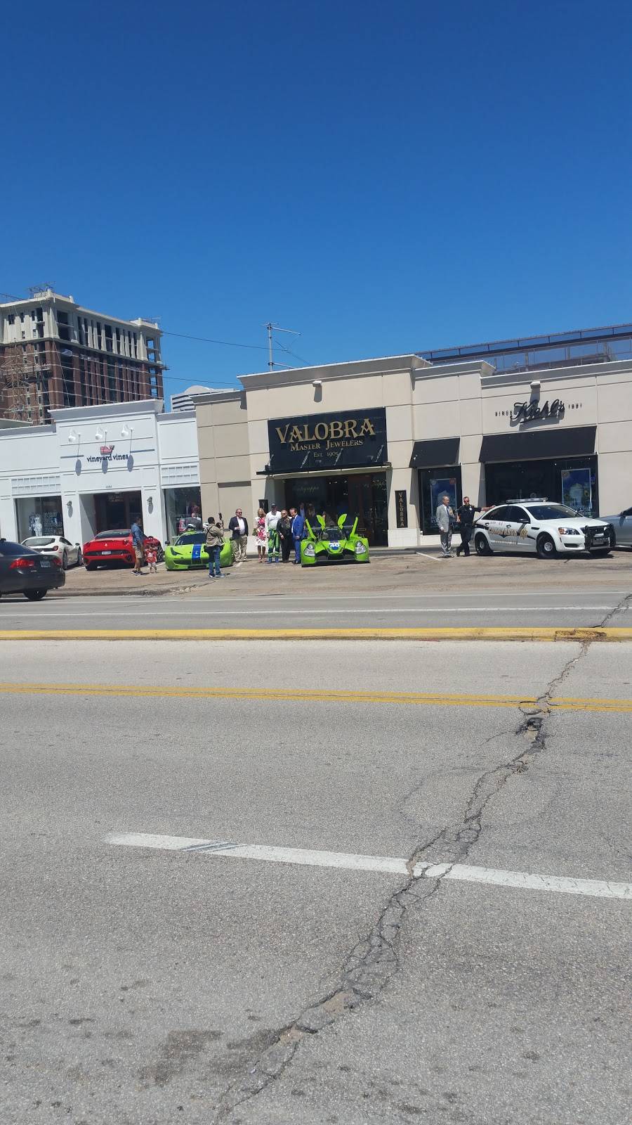 Starbucks | cafe | 4081 Westheimer, Houston, TX 77027, USA | 7139611847 OR +1 713-961-1847