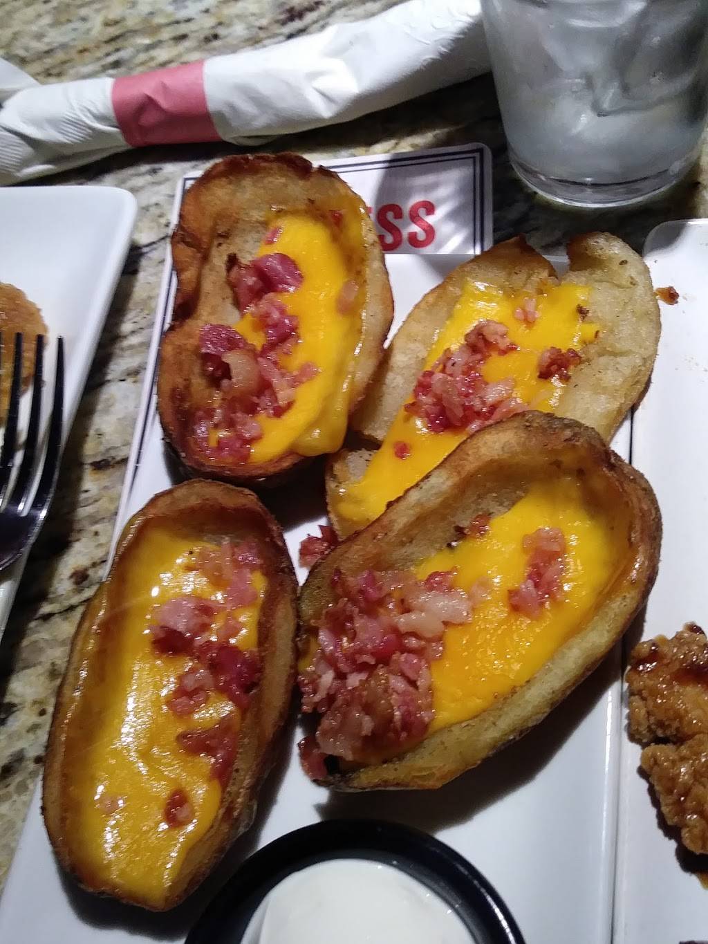 TGI Fridays | restaurant | 26299 Evergreen Rd, Southfield, MI 48076, USA | 2483535530 OR +1 248-353-5530