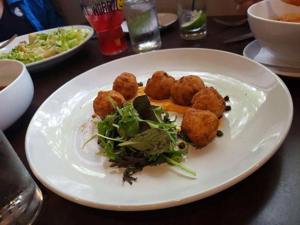 City Bar & Grille | restaurant | 395 Chandler St, Worcester, MA 01602, USA | 5087524222 OR +1 508-752-4222