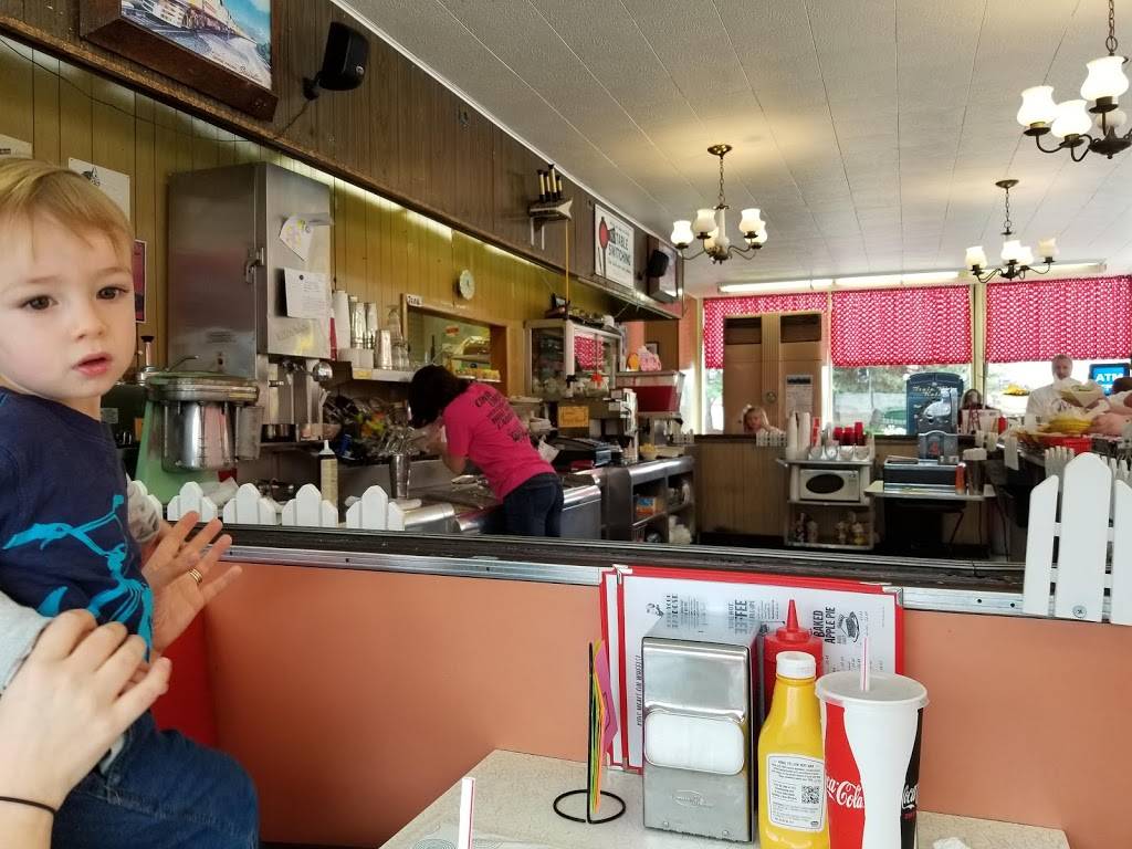 The Choo Choo | restaurant | 600 Lee St, Des Plaines, IL 60016, USA | 8473919815 OR +1 847-391-9815