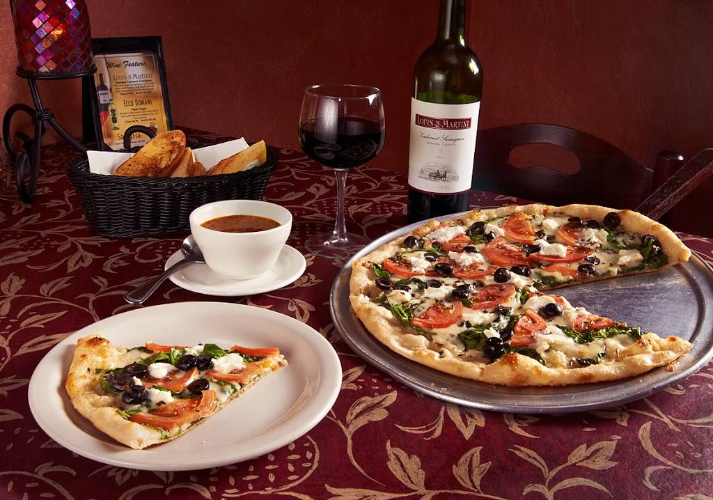 Julians Little Italy | restaurant | 916-A Patricia Ave, Dunedin, FL 34698, USA | 7277348989 OR +1 727-734-8989