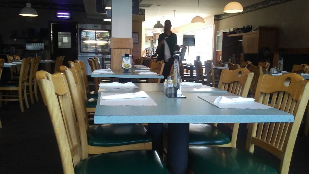 Farmington Big Stop | restaurant | 507 Wilton Rd, Farmington, ME 04938, USA | 2077784384 OR +1 207-778-4384