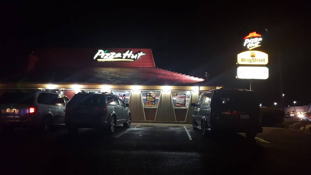 Pizza Hut | meal takeaway | 3045 Carpenter Rd, Ypsilanti, MI 48197, USA | 7349716500 OR +1 734-971-6500