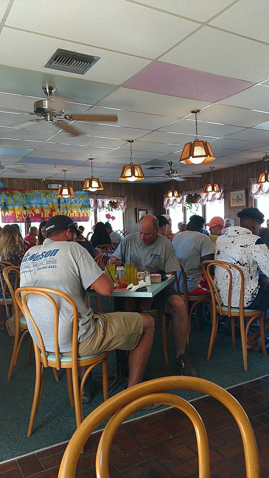 Munch Box Plus | restaurant | 6101 Estero Blvd, Fort Myers Beach, FL 33931, USA | 2394631889 OR +1 239-463-1889