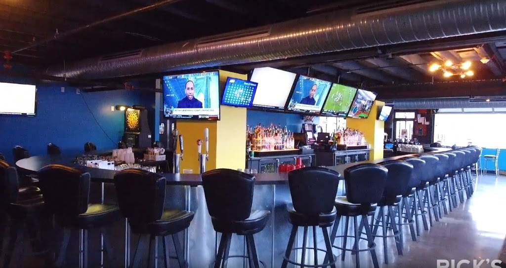 Locals On The Lakes | restaurant | 530 Portage Lakes Drive, Akron, OH 44319, USA | 3307945157 OR +1 330-794-5157