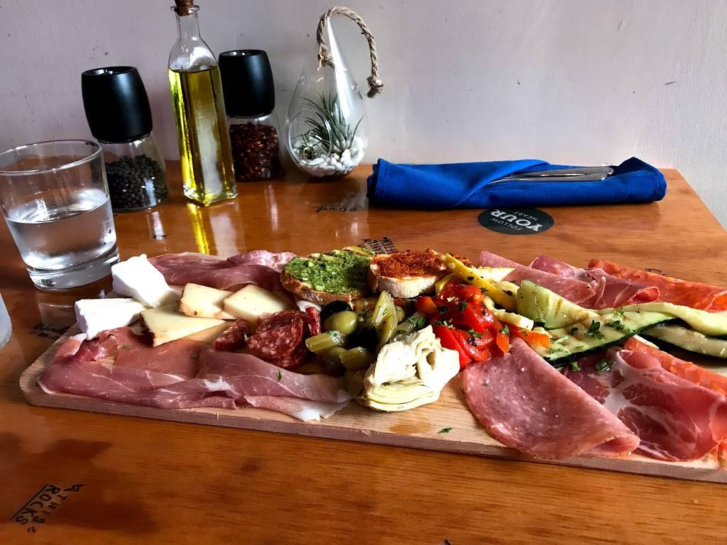 Chatos Pasta House | restaurant | 1165 W 18th St, Chicago, IL 60608, USA | 3129292655 OR +1 312-929-2655