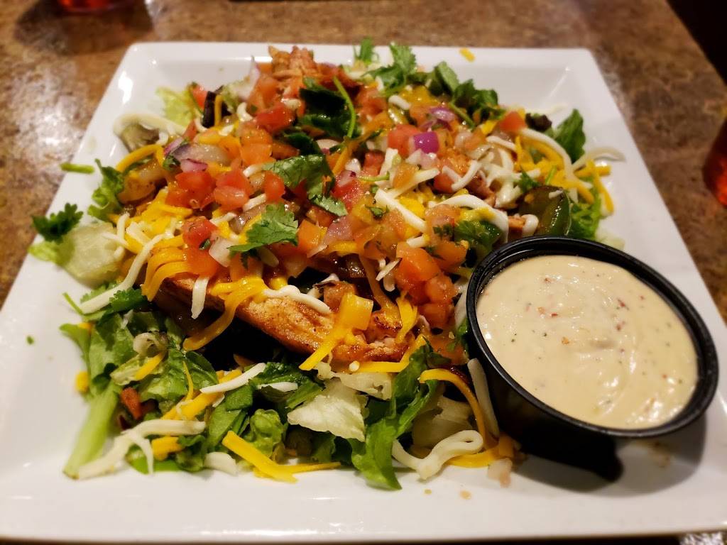 Holidays Pub & Grill | restaurant | 1395 W American Dr, Neenah, WI 54956, USA | 9208860069 OR +1 920-886-0069