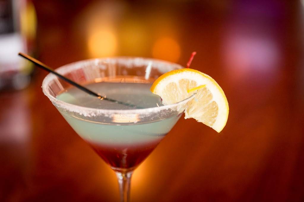 Cheeks Bar & Grill | restaurant | 1206 Towanda Ave #6, Bloomington, IL 61701, USA | 3098293655 OR +1 309-829-3655