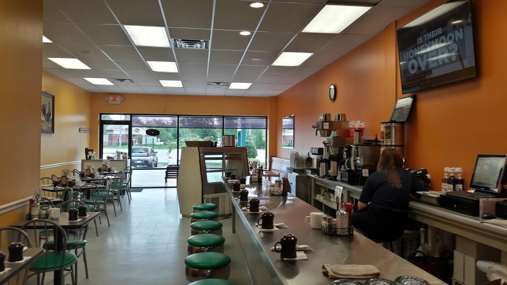 Uptown Cafe Binford | restaurant | 6404-6438 Rucker Rd, Indianapolis, IN 46220, USA | 3174669631 OR +1 317-466-9631