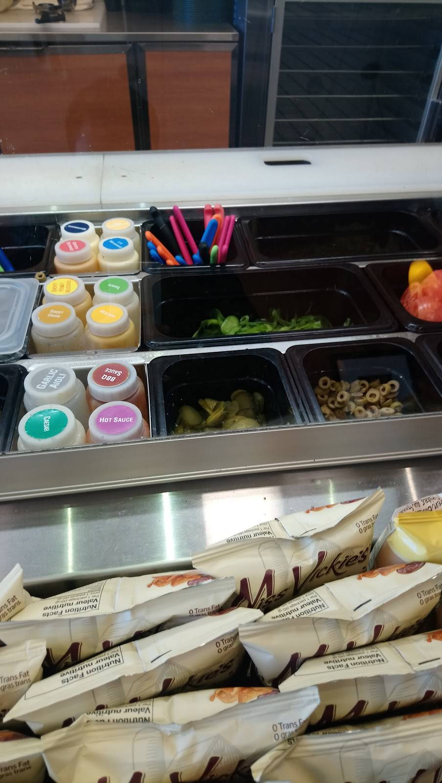 Subway | restaurant | Hunt Club Marketplace, 3987 Riverside Dr Unit #6, Ottawa, ON K1V 1C1, Canada | 6137369494 OR +1 613-736-9494