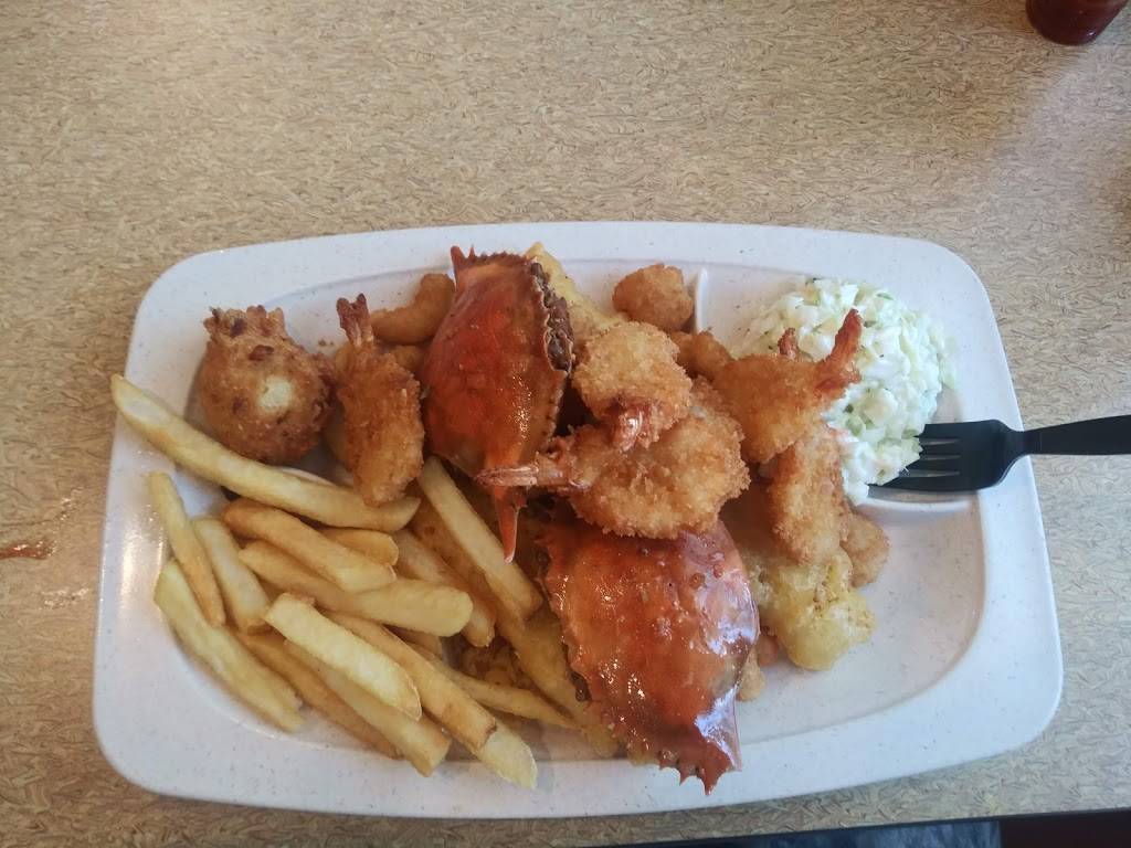 Captain Ds | restaurant | 2514 S French Ave, Sanford, FL 32771, USA | 4073233410 OR +1 407-323-3410