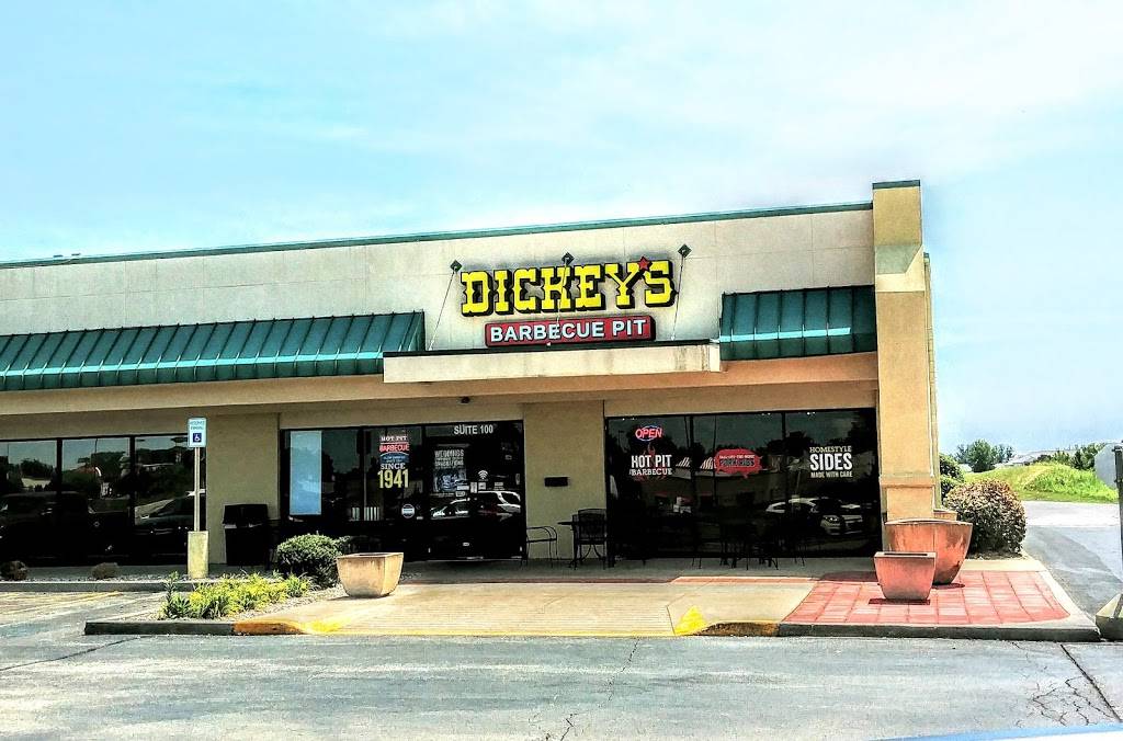 Dickeys Barbecue Pit | restaurant | 2551 E Main St, Plainfield, IN 46168, USA | 3178397100 OR +1 317-839-7100