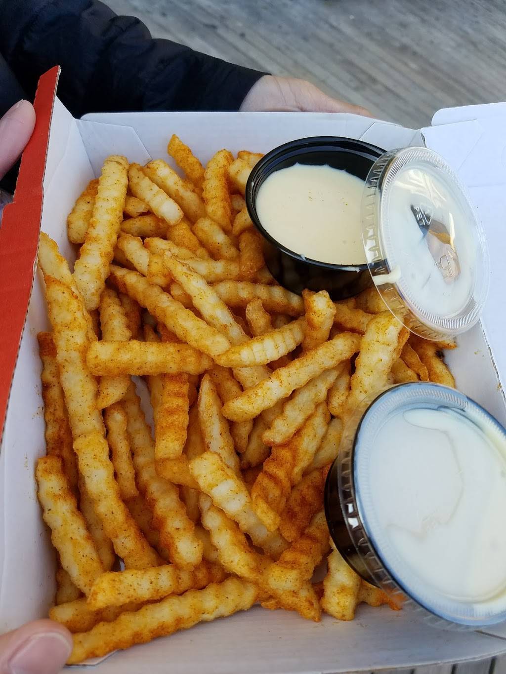 Chickies & Petes | restaurant | 2831 Boardwalk, Atlantic City, NJ 08401, USA | 6093441080 OR +1 609-344-1080