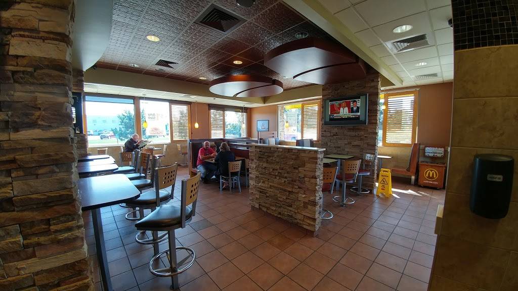 McDonalds | cafe | 650 2nd St NE, Aitkin, MN 56431, USA | 2189272120 OR +1 218-927-2120