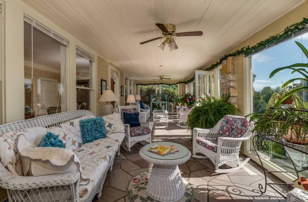 Echo Mountain Inn | restaurant | 2849 Laurel Park Hwy, Laurel Park, NC 28739, USA | 8286939626 OR +1 828-693-9626