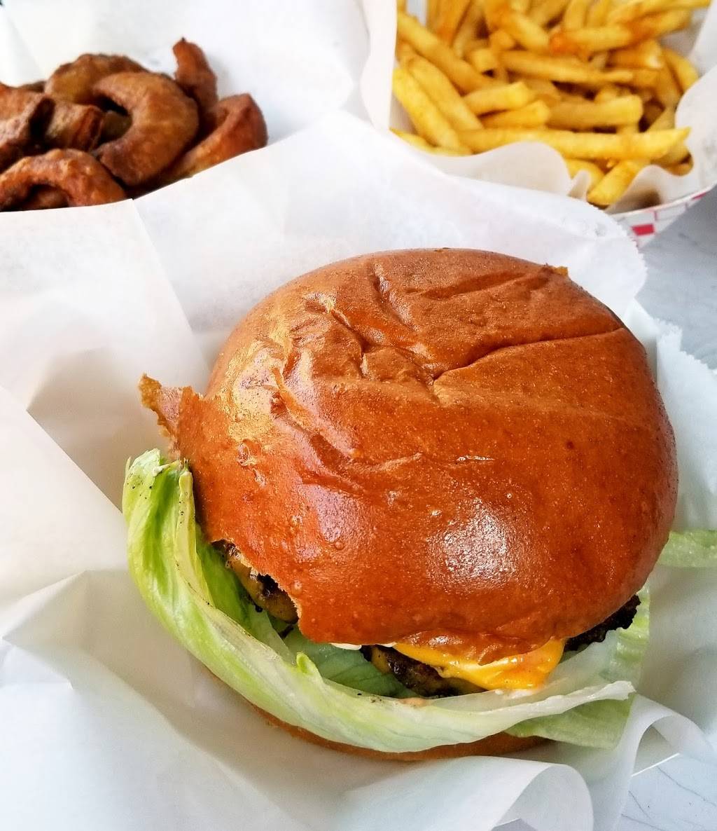 Hungry Hut | restaurant | 42008 Tollhouse Rd, Shaver Lake, CA 93664, USA | 5598413222 OR +1 559-841-3222