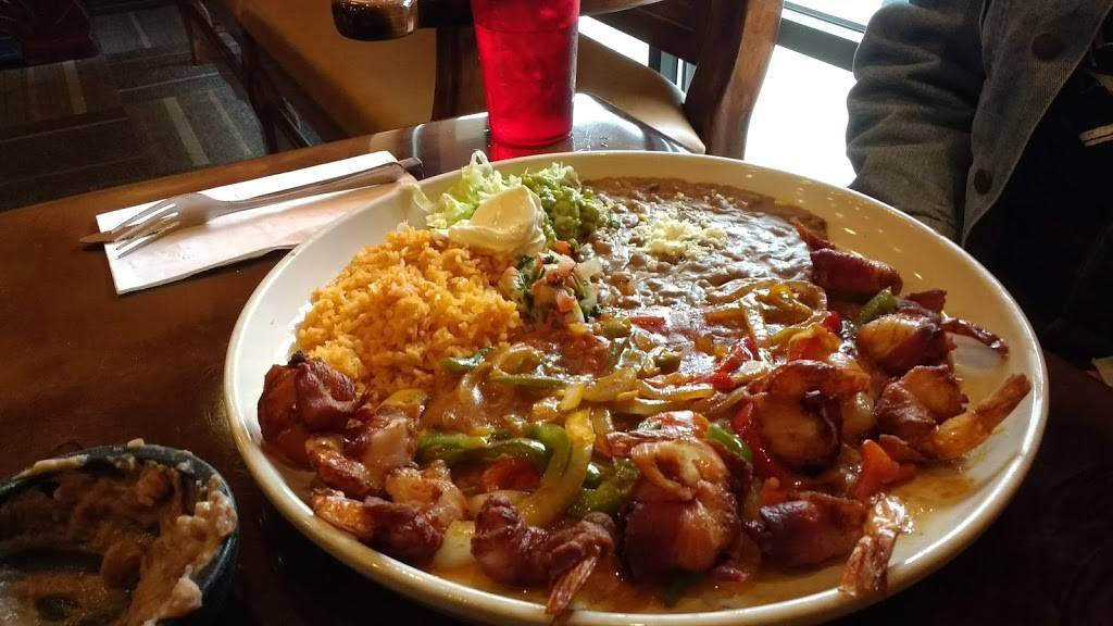 Mi Tierra Family Mexican Restaurant | restaurant | 5500 Old Cheney Rd #4, Lincoln, NE 68516, USA | 4022613221 OR +1 402-261-3221