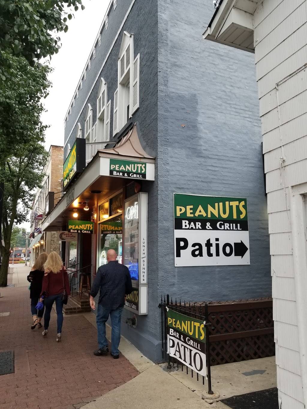 Peanuts Bar & Grill | restaurant | 22 W Chicago Ave, Naperville, IL 60540, USA | 6303695200 OR +1 630-369-5200