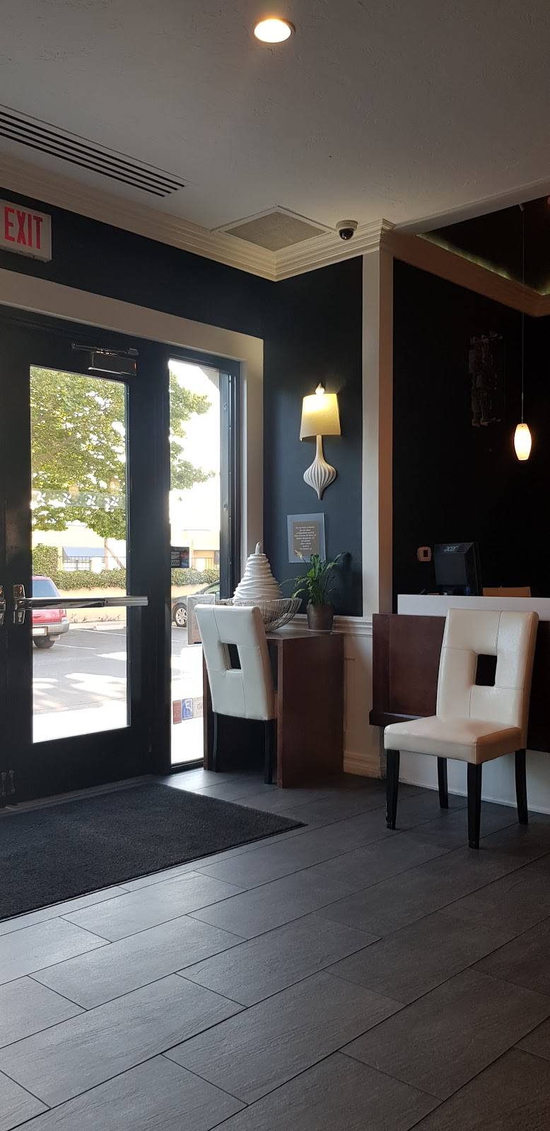 Hangar Bar and Grill | restaurant | 1471 N 4th St, San Jose, CA 95112, USA | 4084520200 OR +1 408-452-0200