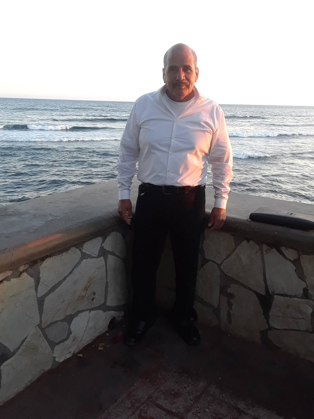 Hot Cazuelas | restaurant | 1395 W Holt Ave, Pomona, CA 91768, USA | 9097668140 OR +1 909-766-8140