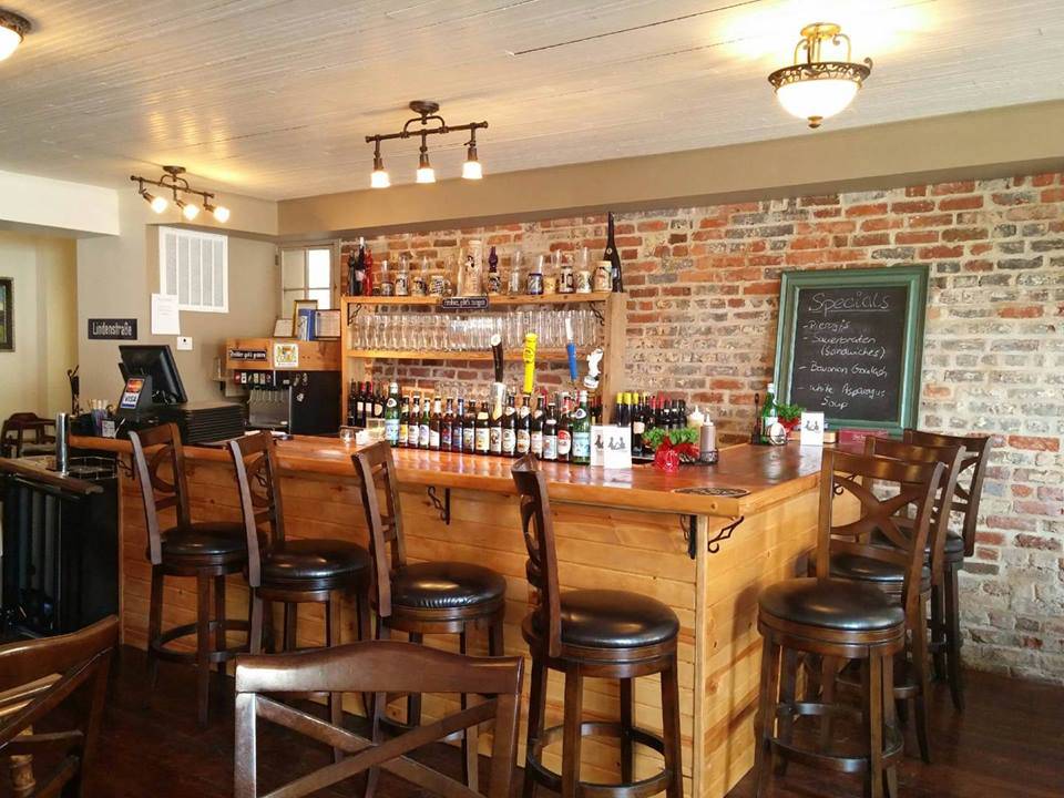 Deutschland Downtown | restaurant | 411 William St, Fredericksburg, VA 22401, USA | 5403734110 OR +1 540-373-4110