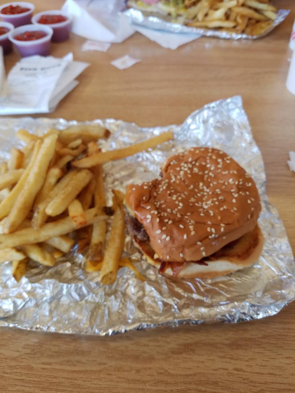 Five Guys | meal takeaway | 9630 Applecross Rd, Jacksonville, FL 32222, USA | 9045730900 OR +1 904-573-0900