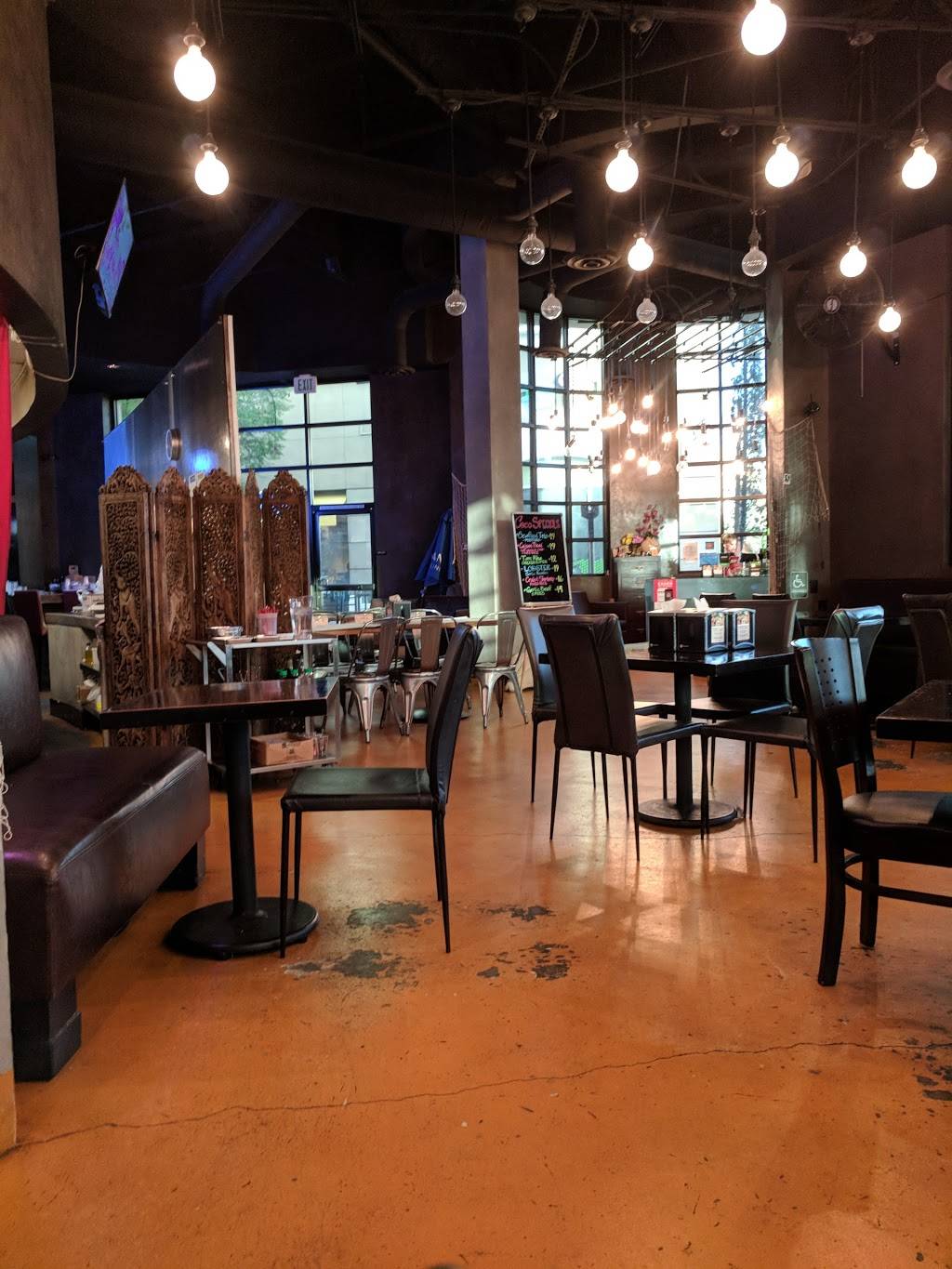 Coconut Crab | restaurant | 1555 Simi Town Center Way #770, Simi Valley, CA 93065, USA | 8053061255 OR +1 805-306-1255